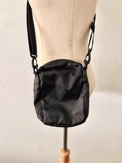【美品】and wander アンドワンダー ショルダーバッグ サコッシュ ブラック 画像4