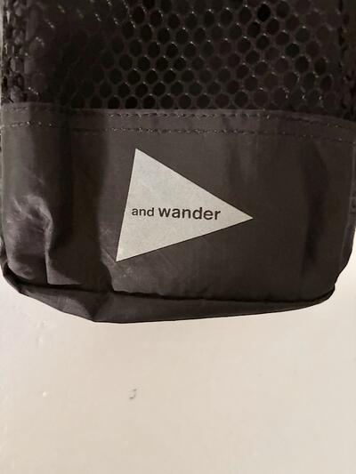 【美品】and wander アンドワンダー ショルダーバッグ サコッシュ ブラック 画像7