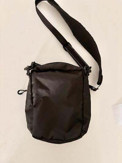 【美品】and wander アンドワンダー ショルダーバッグ サコッシュ ブラック 画像8