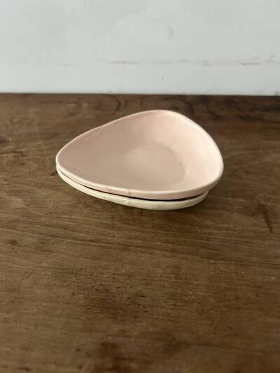 【美品】井山三希子　三角皿　2枚セット　アイボリー　ピンク 画像6