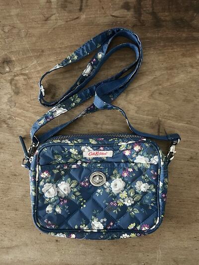【美品】Cath Kidston ショルダーバッグ 花柄　 画像2