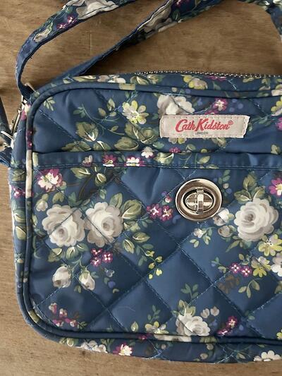 【美品】Cath Kidston ショルダーバッグ 花柄　 画像3