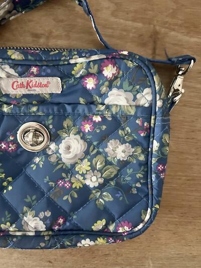 【美品】Cath Kidston ショルダーバッグ 花柄　 画像4