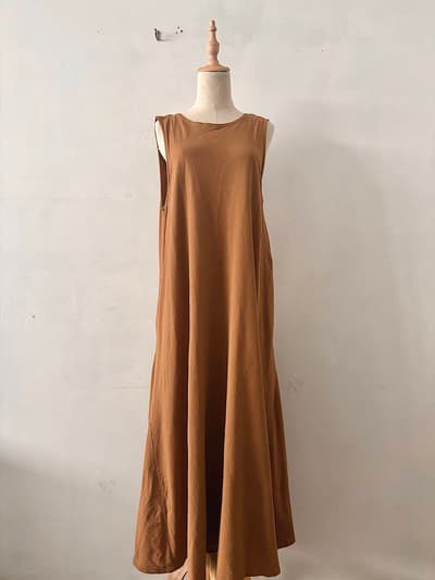 グリーンレーベルリラクシング マキシ丈ノースリーブワンピース キャメル 38 画像1