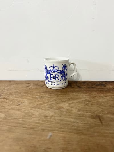 エリザベス女王 シルバージュビリー マグカップ 1977年 記念マグ ヴィンテージ　ブルー　馬 画像1