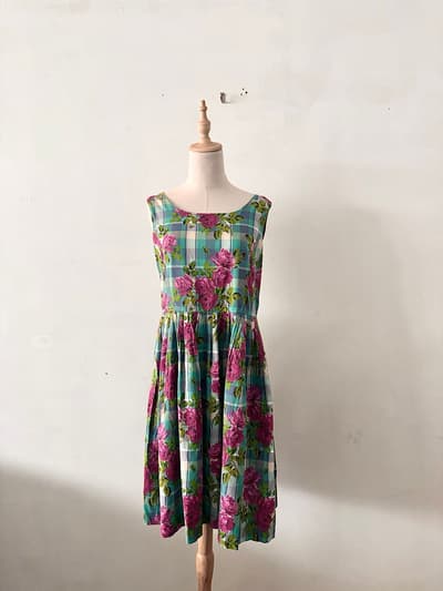 サラウェア SARAH WEAR チェック ローズプリント ノースリーブワンピース 画像1
