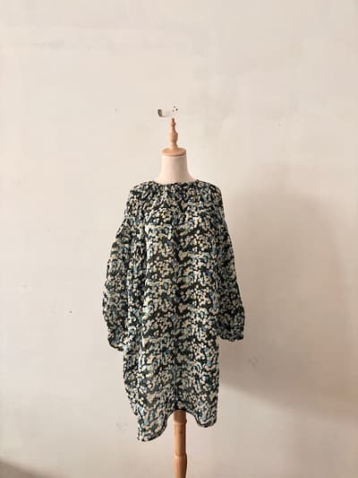 【美品 】loomer コットンシルク フラワー柄 チュニックワンピース 黒 F 画像1