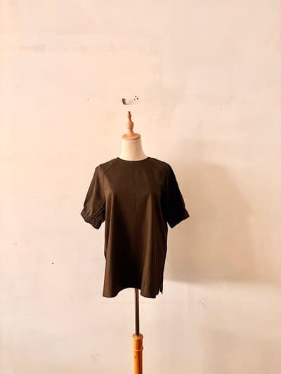 【美品】theory luxe  CRISP LINEN 半袖プルオーバー 38　グリーン　 画像1