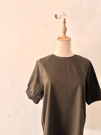 【美品】theory luxe  CRISP LINEN 半袖プルオーバー 38　グリーン　 画像2