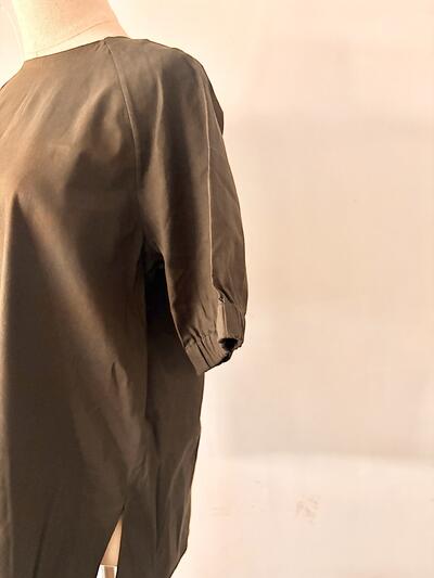 【美品】theory luxe  CRISP LINEN 半袖プルオーバー 38　グリーン　 画像4