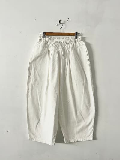 【美品】Khadi and Co カディーアンドコー STAR パンツ　ホワイト 画像1