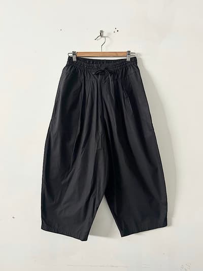 【美品】Khadi and Co カディーアンドコー STAR パンツ　ブラック 画像1