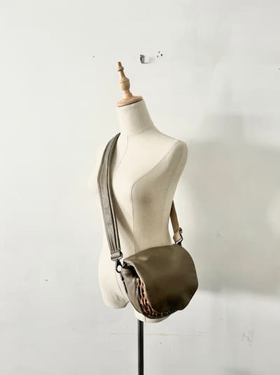 【美品】eb.a.gos　エバゴス　フニュ シュリンク　ボディバッグS 画像1