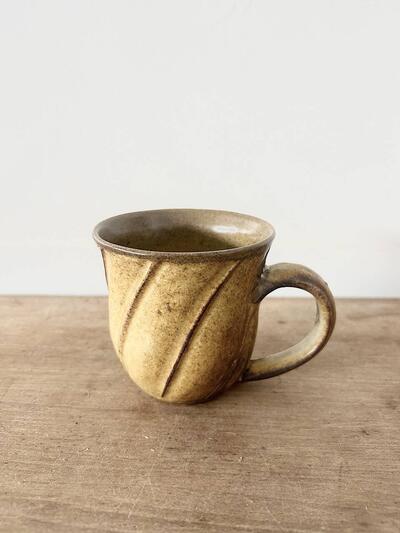 【美品】安倍太一 シノギ マグカップ 陶器 黄釉 画像2