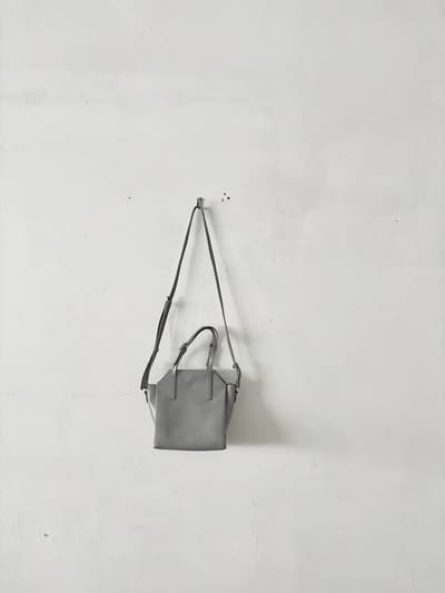 【美品】YAHKI　 2way レザー ショルダーバッグ ハンドバッグ グレー 画像1