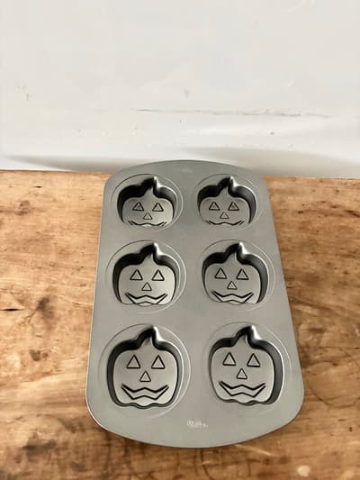 【美品】Wilton　ジャック・オー・ランタン　かぼちゃ型　ミニケーキパン 