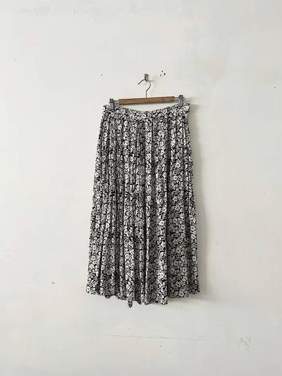【美品】R&D.M.Co- リネン フラワープリント キュロット パンツ ブラック・ホワイト 画像1