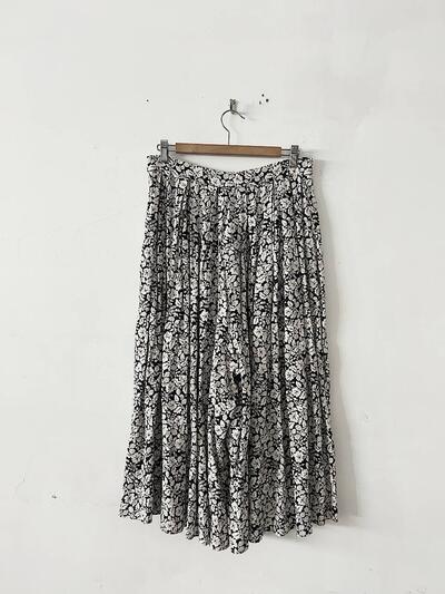 【美品】R&D.M.Co- リネン フラワープリント キュロット パンツ ブラック・ホワイト 画像4