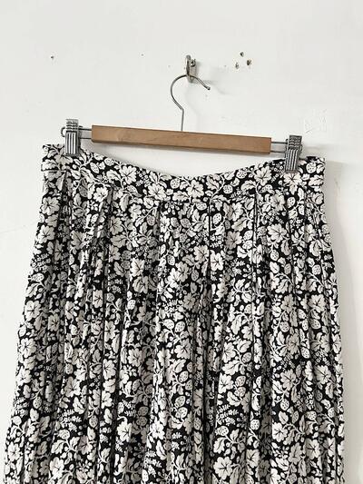 【美品】R&D.M.Co- リネン フラワープリント キュロット パンツ ブラック・ホワイト 画像5