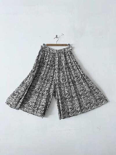 【美品】R&D.M.Co- リネン フラワープリント キュロット パンツ ブラック・ホワイト 画像6