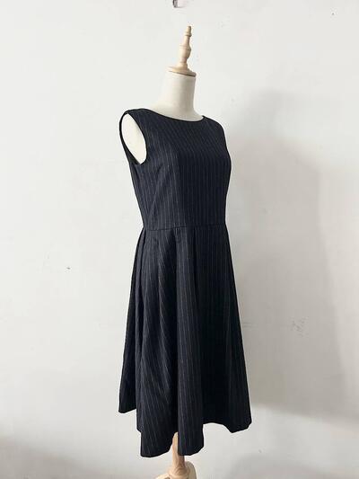 Sarah valley ストライプ ウール ノースリーブ フレア ワンピース チャコール 画像4