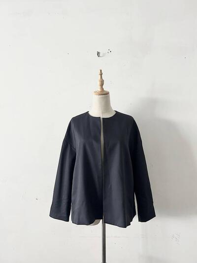 【美品】utilité ウールストレッチ ノーカラー ジャケット ネイビー 画像1