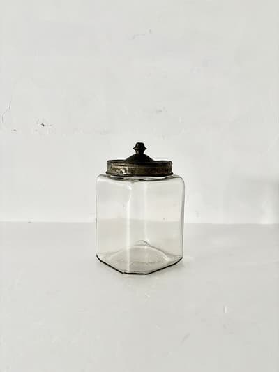 【アンティーク】薬局保存瓶　つまみのデザインが美しいガラス瓶　 画像1