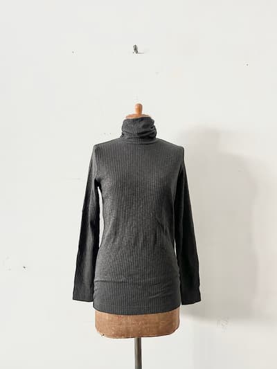 【未使用】harmonie　タートルネック　ニットプルオーバー　チャコール 画像1