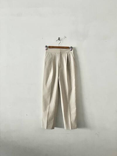 U by SPICK & SPAN  タック入りテーパードパンツ 画像1
