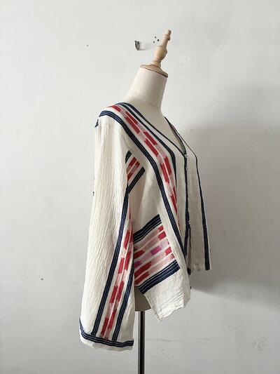 【美品】Devotion TWINS ジオメトリック 幾何学柄 Vネック ブラウス 画像4