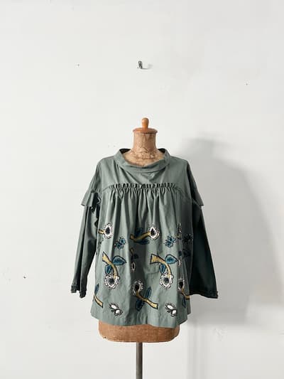 【美品】mina perhonen　yume　ロールカラー刺繍ブラウス　サイズ36 画像1
