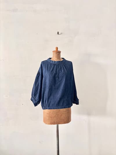 【美品】a piece of Library コットンリネン デニムギャザーブラウス 画像1