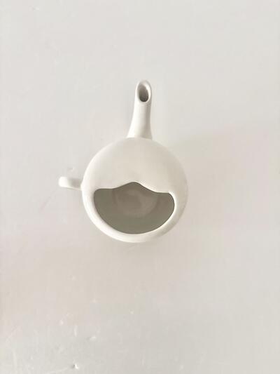 希少 箱付 イギリスアンティーク 吸い飲み　フィーディングカップ　陶器　ホワイト 画像4