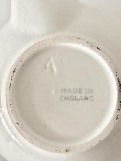 希少 箱付 イギリスアンティーク 吸い飲み　フィーディングカップ　陶器　ホワイト 画像5