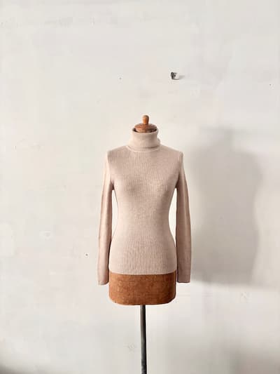 【美品】LA MARINE FRANCAISE ラマリンフランセーズ タートルネック リブニット 毛100% ベージュ　　 画像1