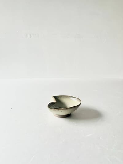 【美品】小代焼　小代本谷ちひろ窯　箸置き小鉢　きなり 画像1
