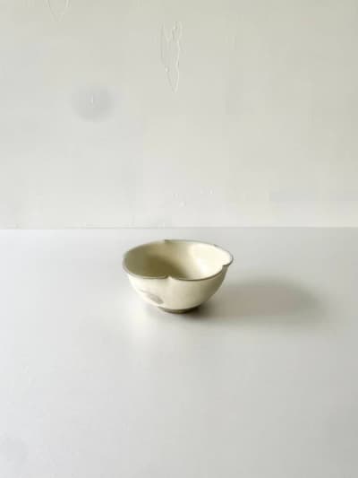 【美品】川口武亮　粉引輪花小鉢　① 画像1