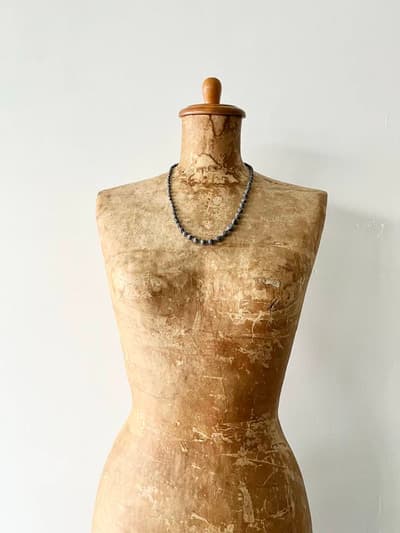 【美品】OOO   TRIPLE O　スフィア・プラス60  シルクリネンネックレス　チャコール 画像1