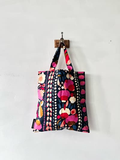 【美品】marimekko　ファブリックバッグ　Pieni Hattarakukka　31×34 画像1