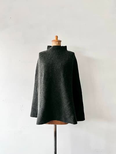 【未使用】Gauze#   ウールニットポンチョ　チャコールグレー　フリーサイズ 画像1