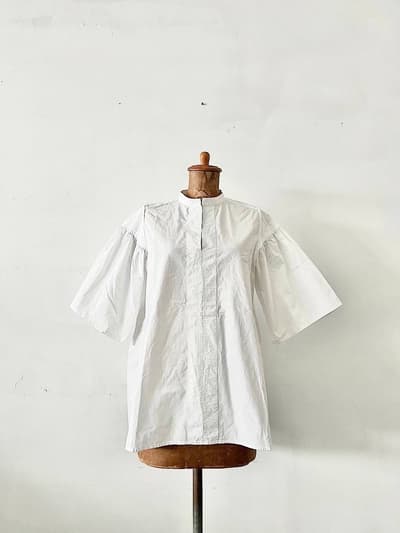 【美品】homspun 　スタンドカラー　半袖シャツ　　白　サイズF　 画像1