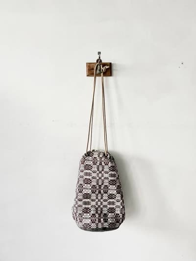 【美品】TRAM 　巾着バッグ　スウェーデン　アンティーククロス 画像1