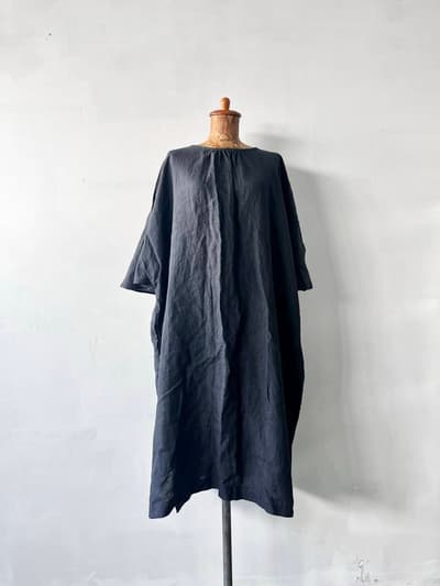 【未使用】UNIVERSAL TISSU /　リネンボタニカルダイポンチョOP ログウッド 画像1