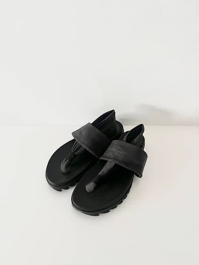 【美品】la gomma　ストレッチ トングサンダル　ブラック　サイズＭ 画像1
