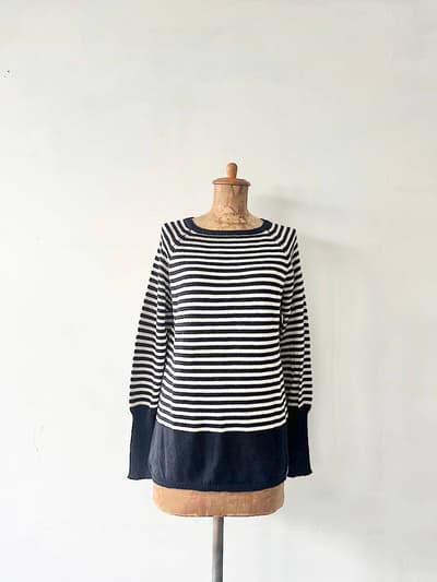 【美品】Veritecoeur　コットンラミーニットトップス　ネイビー・ホワイト 画像1