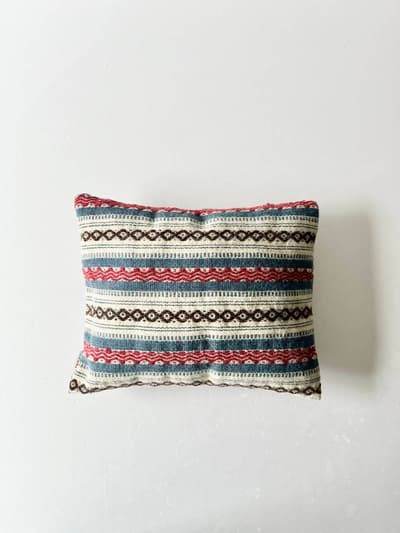 【北欧】ヴィンテージ刺繍クッション 画像1