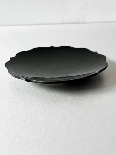 【美品】大井寛史　黒釉 稜花皿　５寸　② 画像1