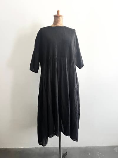 【美品】maison de soil　80’s ORGANIC VOILE STRIPE（OVER DYE）CREW-NECK S/SL DRESS WITH MINI PINTUCK サイズ1　ブラック 画像1