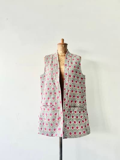 【美品】nidhi　ブロックプリント　キルティングジレ 画像1