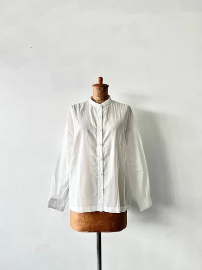 【美品】maison de soil　KHADI BAVDED COLLAR　BACK PINTUCK SHIRT　サイズ１　白  画像1